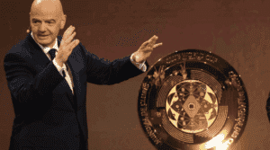 Infantino lanza su Mundial: fútbol sin fronteras, pasión con distancia
