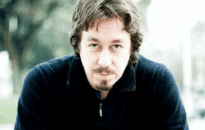 Pedro Mairal lanza en Brasil su nuevo libro de crónicas: Fogo nos olhos