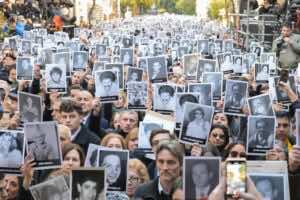 La comunidad judía argentina acoge con cautela el juicio por AMIA: entre la esperanza y la desconfianza