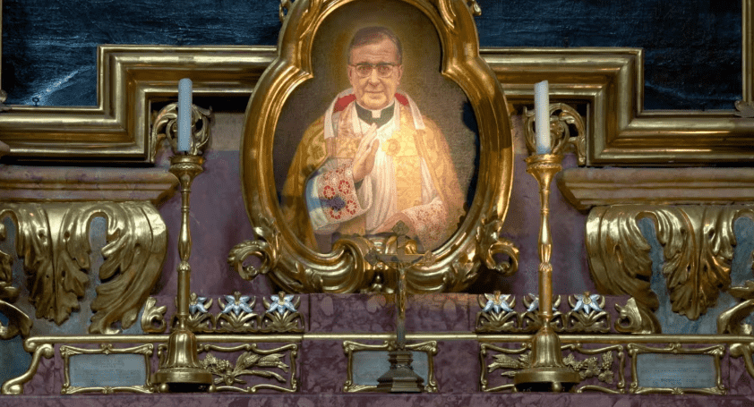 Josemaría Escrivá de Balaguer, sacerdote español, fundó el Opus Dei en Madrid el 2 de octubre de 1928 y fue proclamado santo por el papa Juan Pablo II el 6 de octubre de 2002