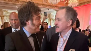 El embajador designado por Trump desata tensiones antes de aterrizar en Buenos Aires