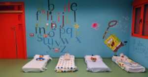 El PSOE propone incluir la educación del sueño en el currículo escolar para combatir trastornos del descanso infantil