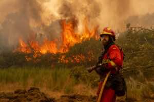 Del fuego al rifirrafe político: cinco claves de una España que arde por todos los flancos
