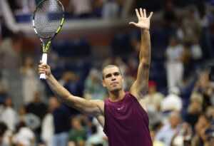 US Open: Carlos Alcaraz doblega al gigante Reilly Opelka en tres sets (6-4, 7-5 y 6-4) en la primera ronda de un Grand Slam