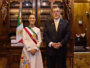 Arévalo y Sheinbaum se reúnen en Petén para su primer encuentro bilateral
