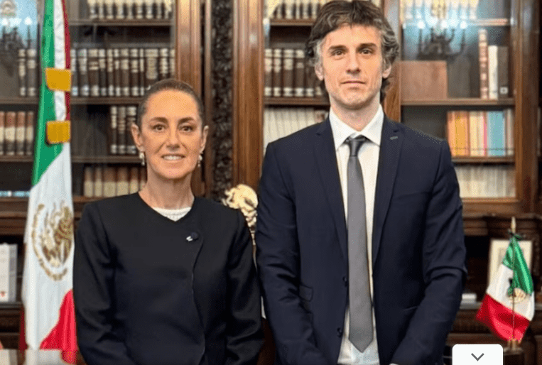 Claudia Sheinbaum junto al abogado de Pedro Castillo, Guido Croxatto.