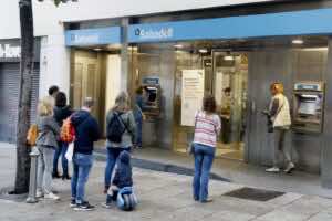 La morosidad bancaria baja del 3% por primera vez en diecisiete años
