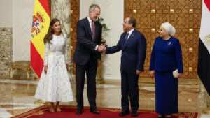 Desde Egipto, el rey Felipe VI denuncia el “inaceptable sufrimiento” en Gaza
