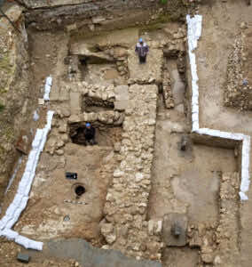 Excavaciones arqueológicas en Nazaret que han sacado a la luz viviendas del siglo I, testimonio de la vida cotidiana en la aldea donde la tradición sitúa la infancia de Jesús.