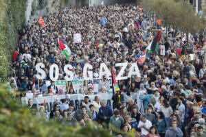 Miles de estudiantes toman las calles españolas en apoyo a Palestina