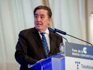 La batalla entre el Cervantes y la RAE: García Montero arremete contra Muñoz Machado