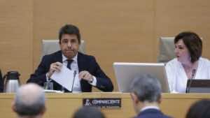 Mazón se enreda en contradicciones en su comparecencia en el Congreso sobre la gestión de la DANA