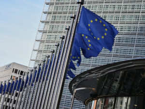 Bruselas mejora las previsiones de la economía europea para 2025 y 2026