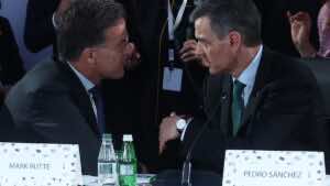 Rutte respalda a España mientras el bloque occidental se fractura