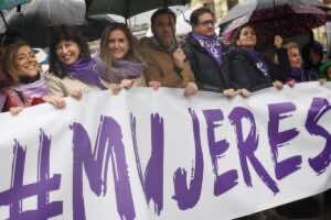 Más conquistas, menos apoyo entre los jóvenes: claves del feminismo en España
