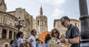 El conflicto en Irán convierte a España en destino refugio para el turismo europeo