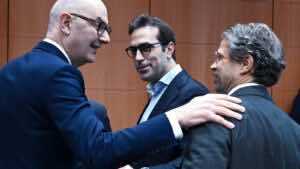 El Eurogrupo debate cómo frenar el shock energético