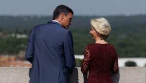 Von der Leyen rectifica en el Parlamento Europeo y Sánchez se alinea con Costa