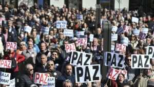 El 79% de los españoles ve posible una guerra nuclear y tres de cada cuatro perciben deterioro democrático