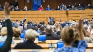 La Eurocámara da el visto bueno a centros de deportación fuera de sus fronteras