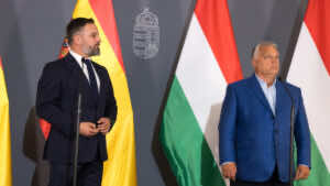 La caída de Orbán deja a Abascal sin aliado ni financiador