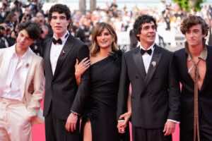 Los Javis hacen historia en Cannes con La bola negra