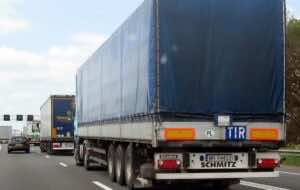 España homologa 15.500 carnés de extranjeros contra la crisis de camioneros