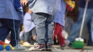 España lidera la pobreza infantil en Europa con 2,7 millones de niños afectados