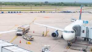 La guerra de Irán reduce a la mitad los beneficios de las aerolíneas mundiales
