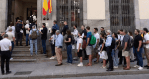 La regularización cierra con 1,3 millones de solicitudes y atascos burocráticos