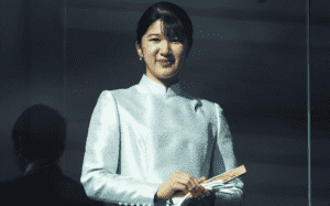 Japón reforma la ley imperial, pero mantiene el veto a una mujer en el Trono del Crisantemo