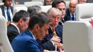 Trump vuelve a amenazar a España en la OTAN y Sánchez opta por la calma