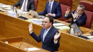 La ultraderecha logra que la «prioridad nacional» entre en una ley: claves
