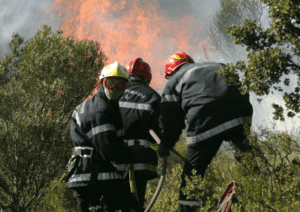 España inicia el regreso de los evacuados mientras el mayor incendio de su historia sigue sin ser controlado