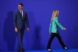 Sánchez se consolida como la némesis de Meloni y da alas a la derecha italiana