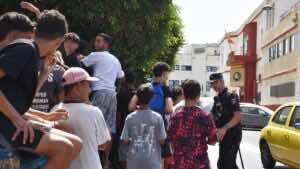 El Gobierno compagina expulsiones y acogida mientras Ceuta colapsa
