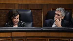 Robles y Marlaska chocan sobre qué sabía el CNI antes de la avalancha