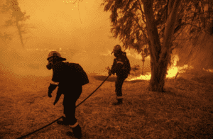 Grecia combate múltiples incendios forestales mientras continúan las evacuaciones