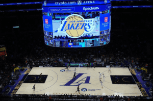 Bob Iger y Joshua Kushner acuerdan comprar los Lakers por la cifra récord de 12.500 millones de dólares