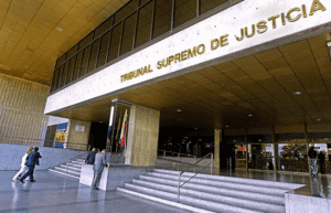 El Gobierno interino de Venezuela y un sector de la oposición acuerdan renovar el Supremo