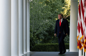 Trump advierte a Irán: Ormuz debe reabrirse «muy pronto» o habrá una respuesta «muy dura»