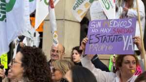 Los médicos convocan una huelga indefinida contra el Estatuto Marco