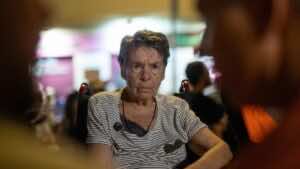 Maricarmen, 87 años, desahuciada en camilla tras 71 años en su casa