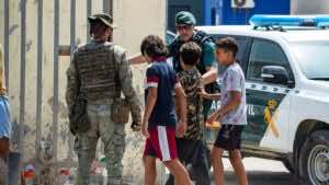 Los menores de Ceuta atrapados en la batalla política por la crisis