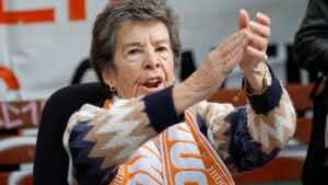 Maricarmen recuperará su casa tras días de presión en la calle