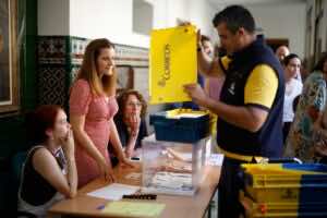 Feijóo se suma a la ofensiva contra la limpieza del voto por correo